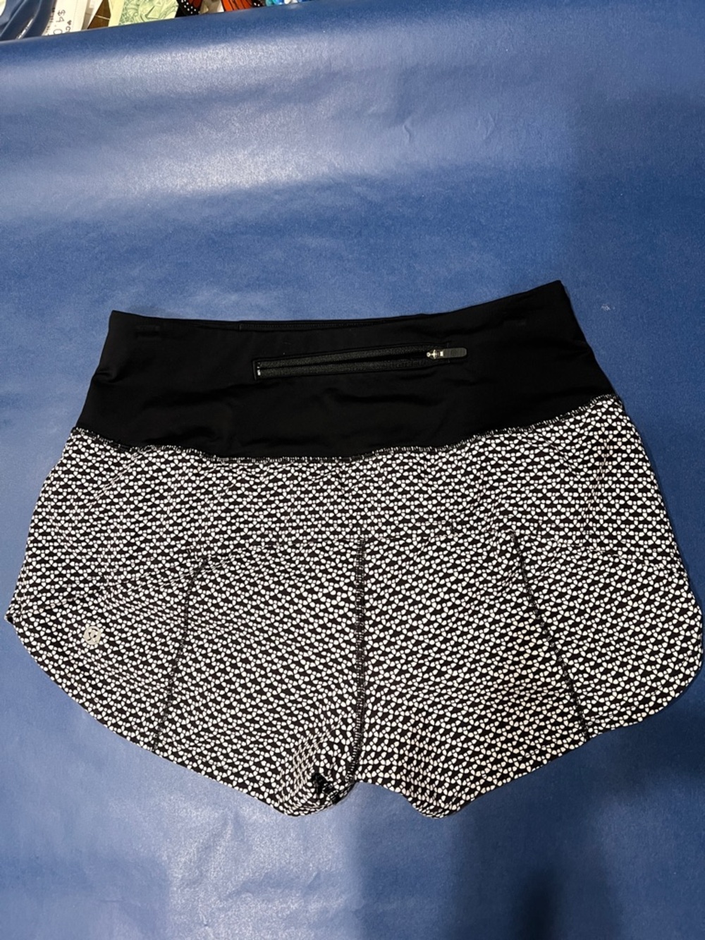 Lululemon High Rise Speed Up Shorts 2.5 inch Size 4 & Size 6 Black & White EUC - Picture 3 of 12